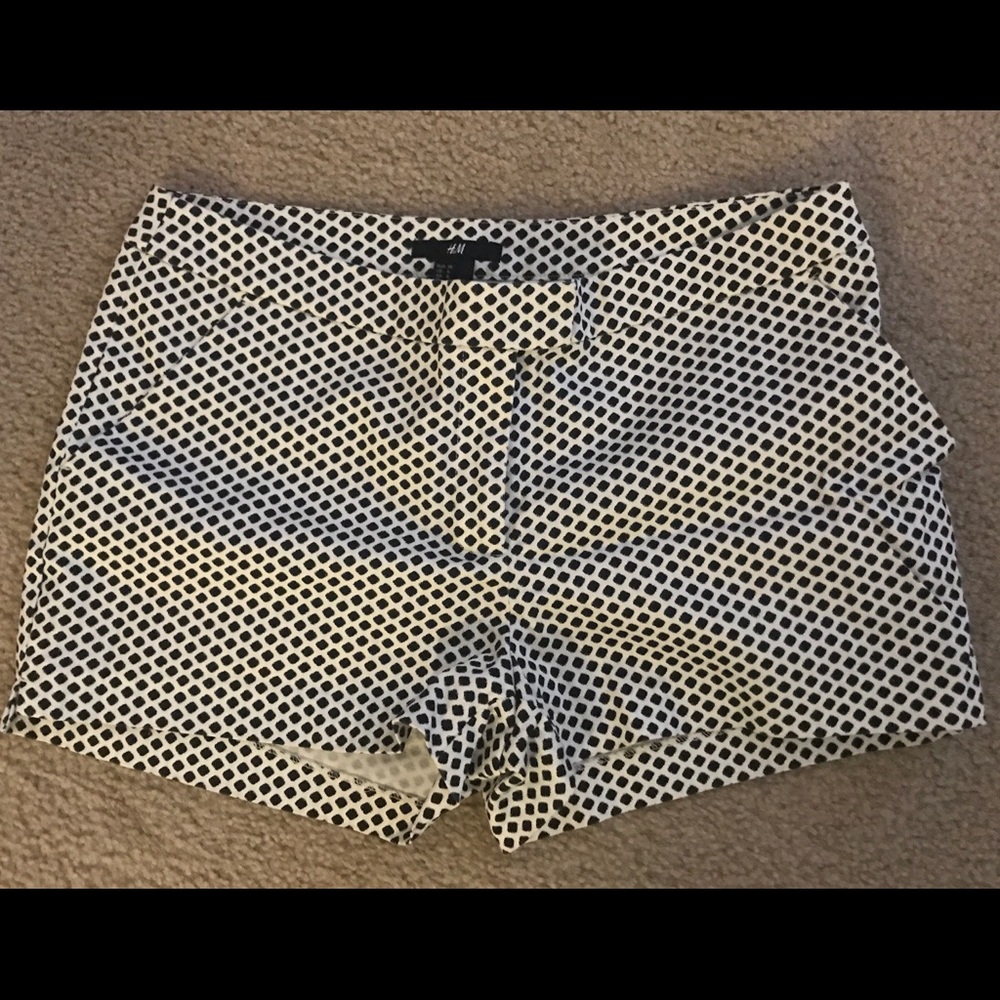 H&M Black and White Shorts - new Size 8.